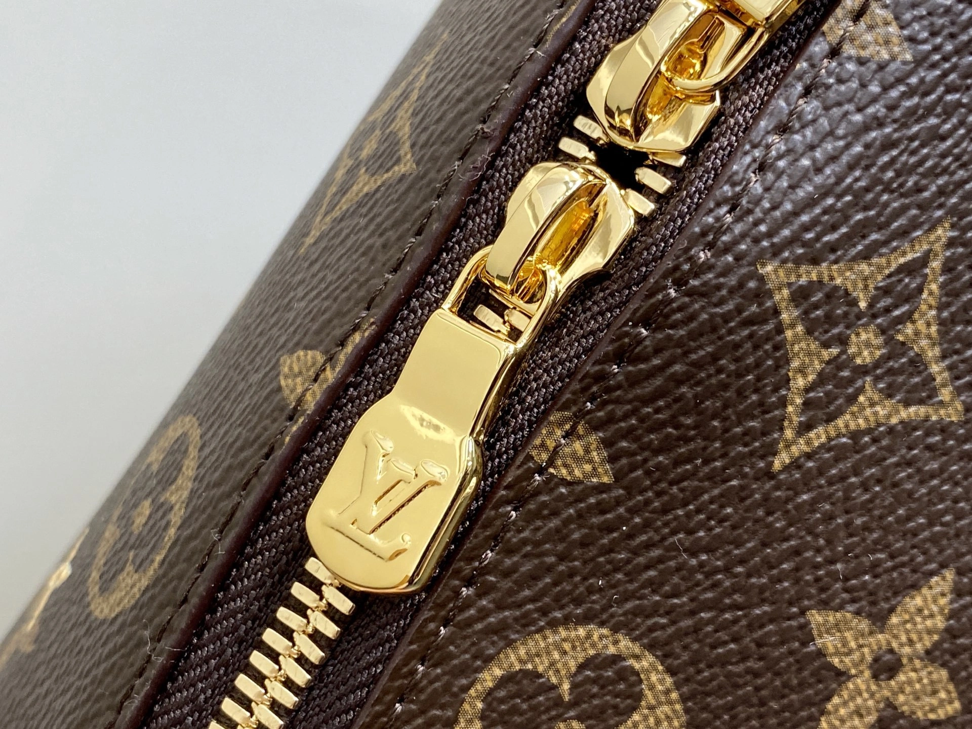 MOMO-- 8V M14891 POCHETTE COSMÉTIQUE high quality version item:E-B000G1332