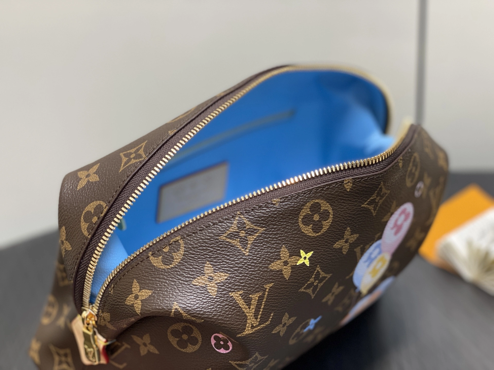MOMO-- 8V M14891 POCHETTE COSMÉTIQUE high quality version item:E-B000G1332
