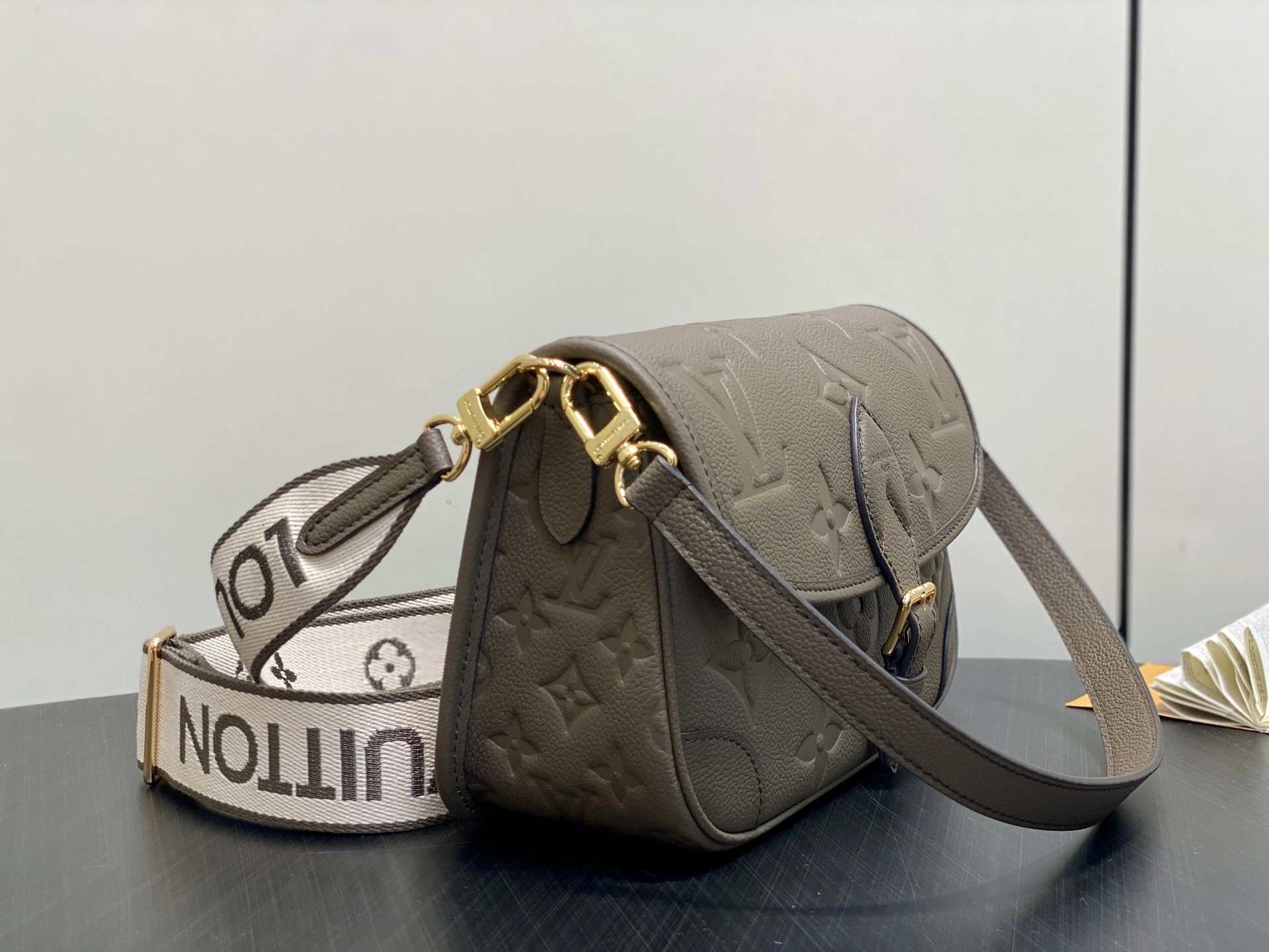 MOMO-- 8V M15049 high quality version Diane Milky Way item:E-B000J1854