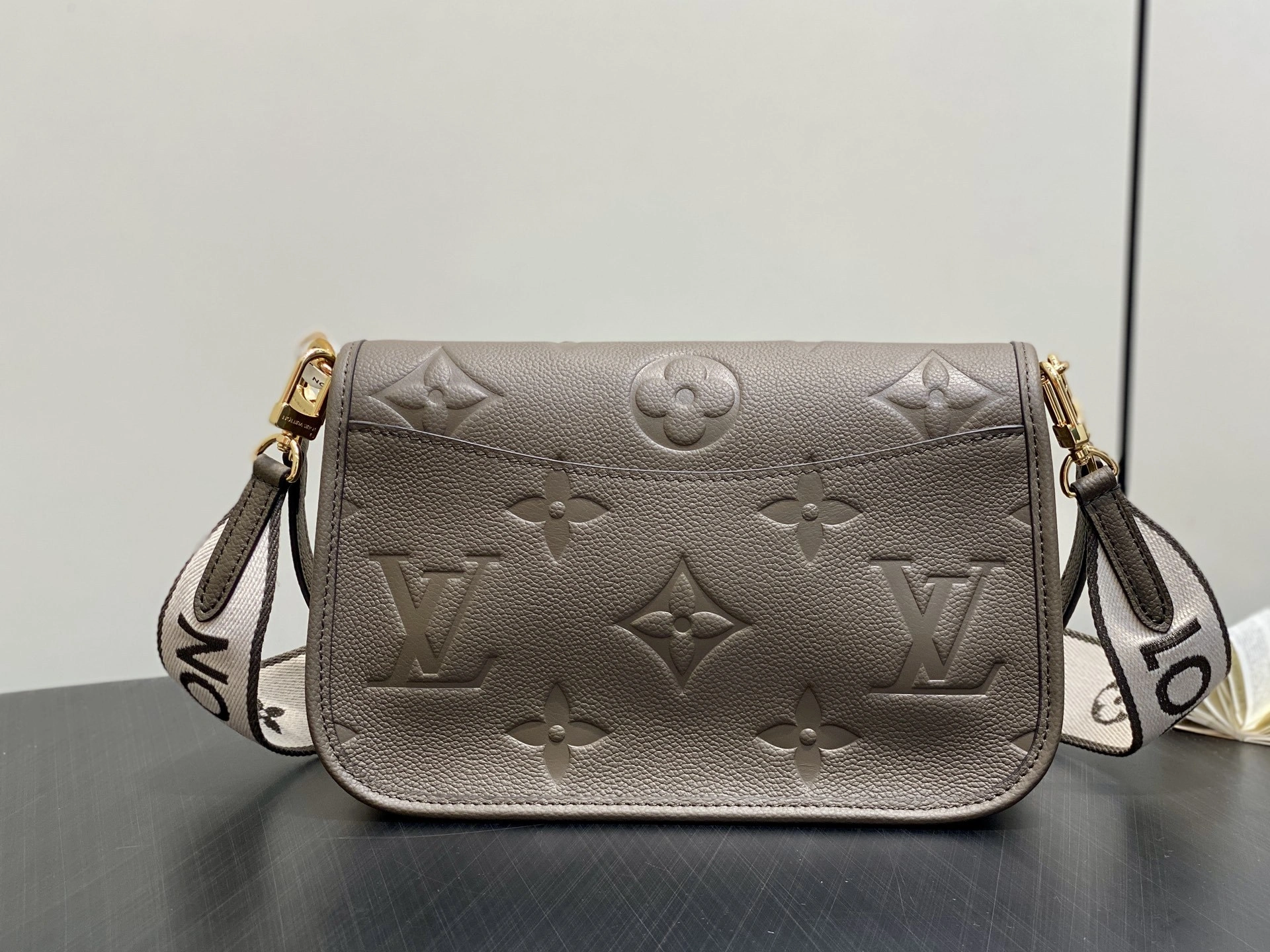 MOMO-- 8V M15049 high quality version Diane Milky Way item:E-B000J1854