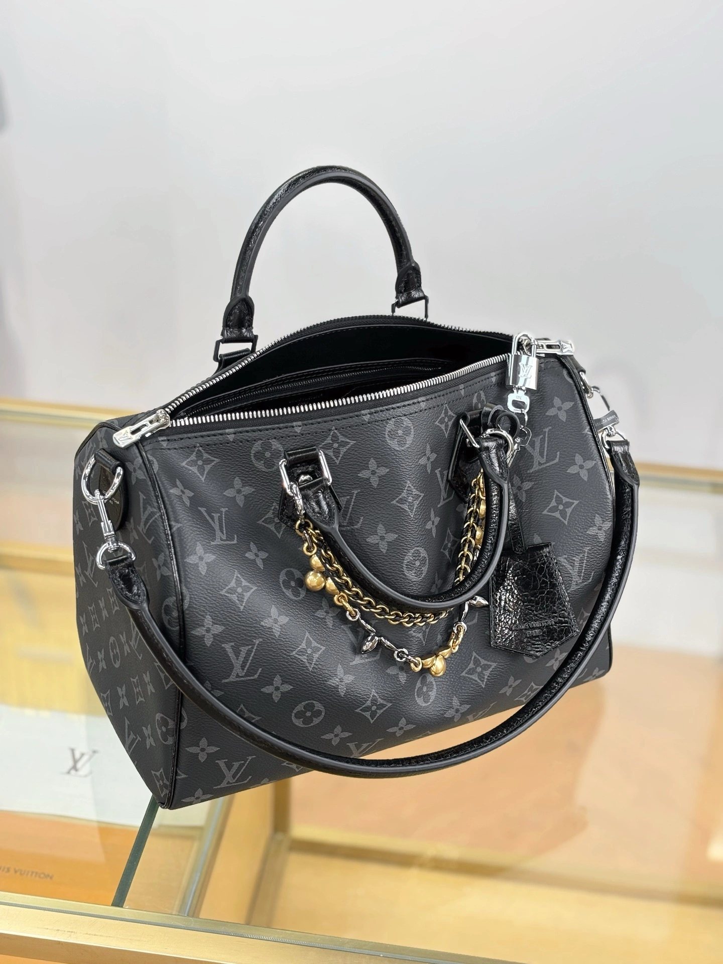 MOMO-- 8V M15102 high quality version SPEEDY SOFT 30 item:E-B182K1827