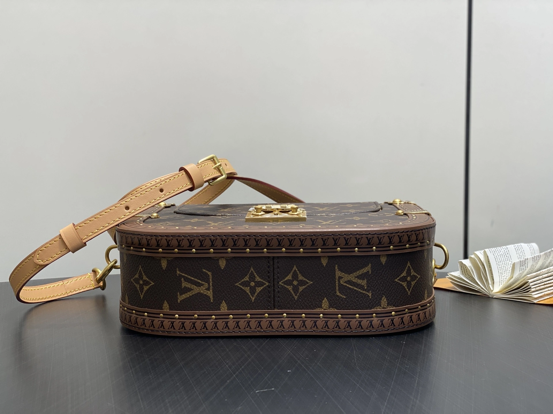 MOMO-- 8V M15166 high quality version Montsouris Trunk item:E-B000J1855