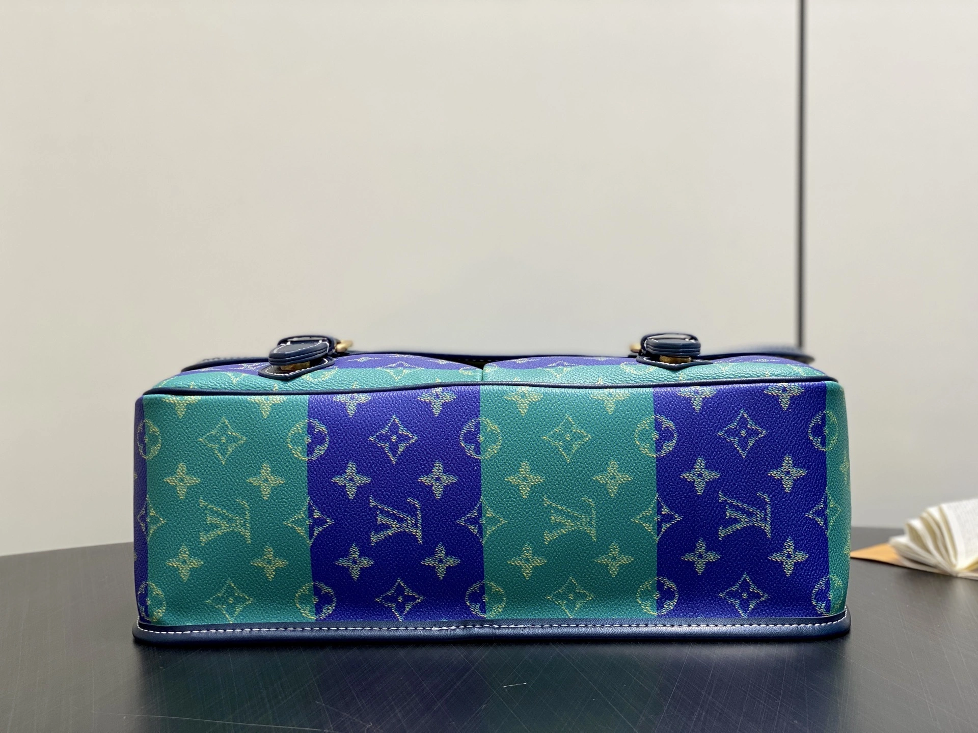 MOMO-- 8V M15187 high quality version Satchel item:E-B000J1833