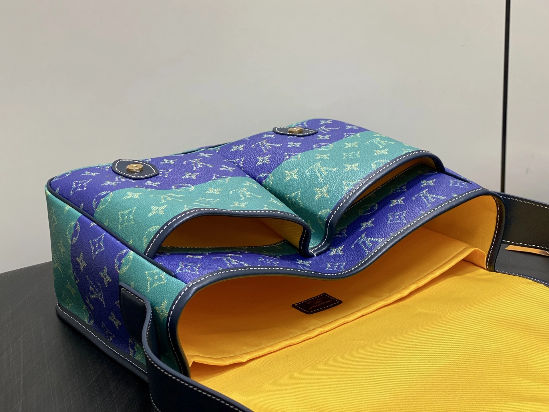 MOMO-- 8V M15187 high quality version Satchel item:E-B000J1833