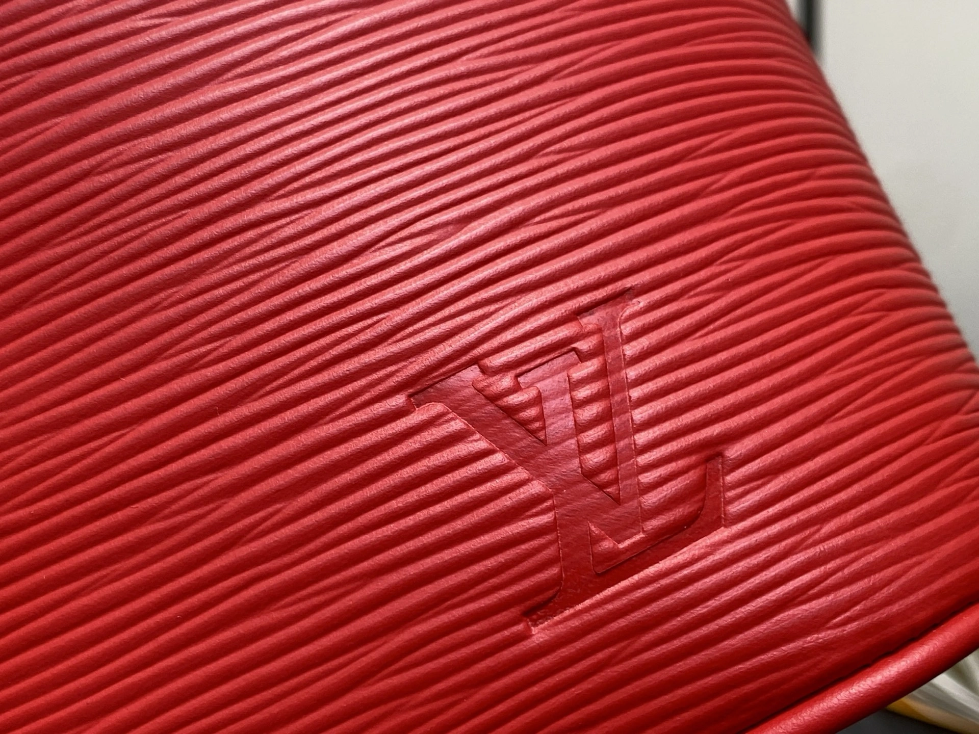 MOMO-- 8V M15191 high quality version Nice item:E-B000J1815