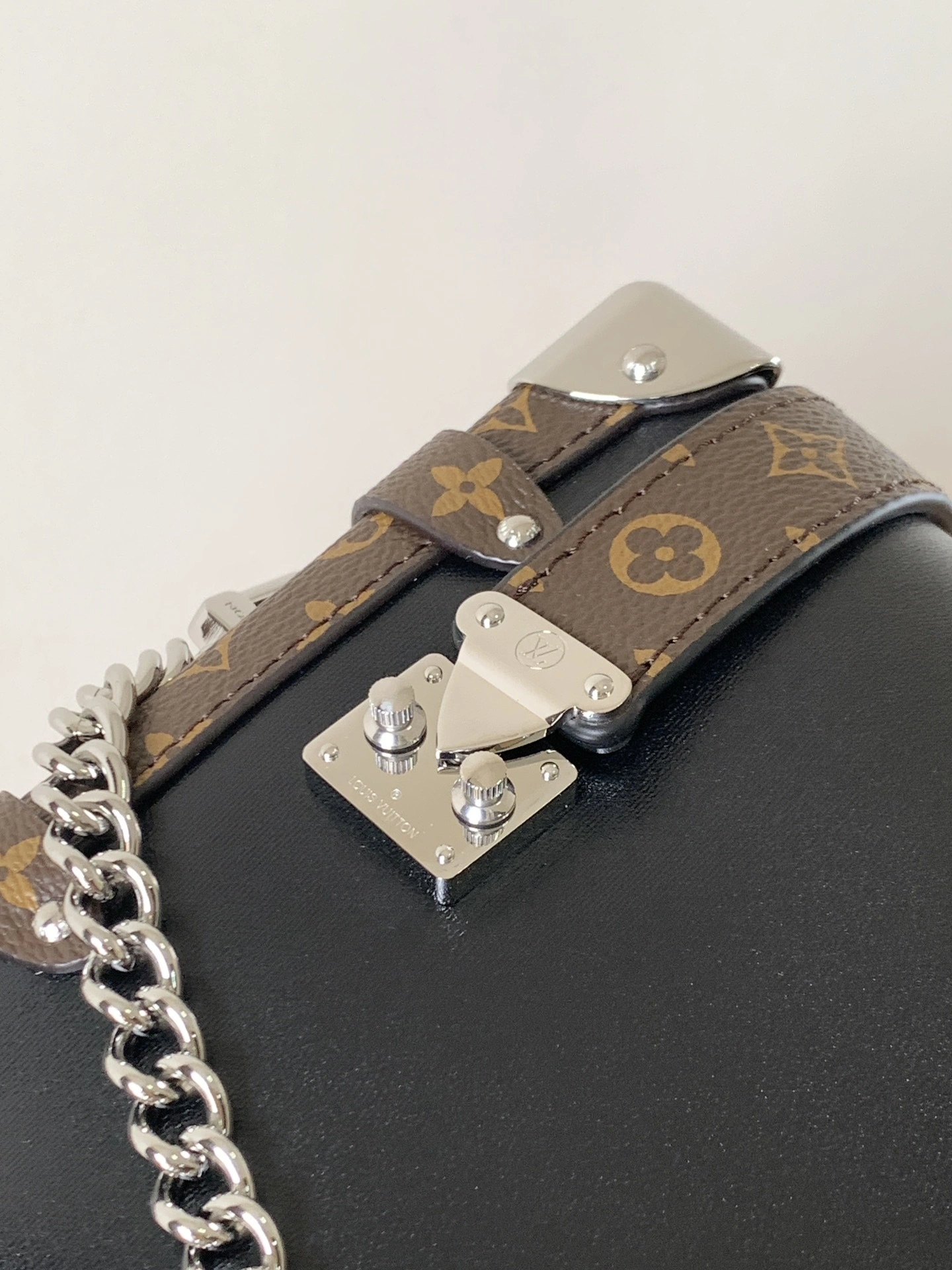 MOMO-- 8V M15195 high quality version Side Trunk Vibe cowhide item:E-B000I0316