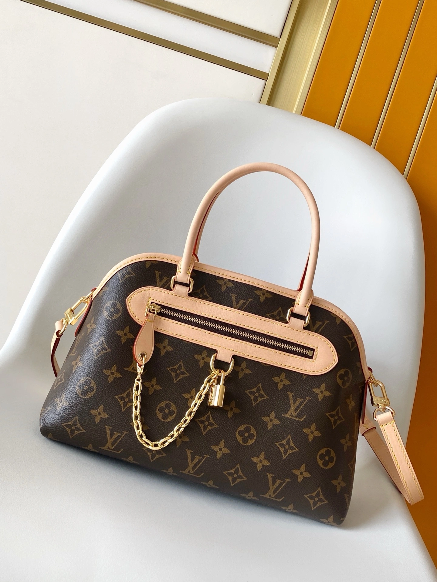 MOMO-- 8V M15208 high quality version Ever More item:E-B000J1856