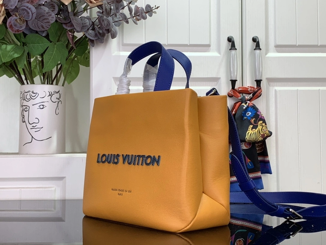 MOMO-- 8V M15237 high quality version Mini Shopper Tote cowhide item:F-B063A1509