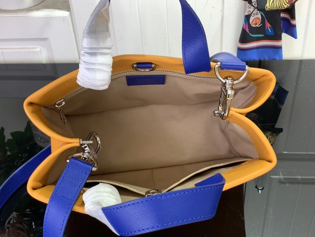 MOMO-- 8V M15237 high quality version Mini Shopper Tote cowhide item:F-B063A1509