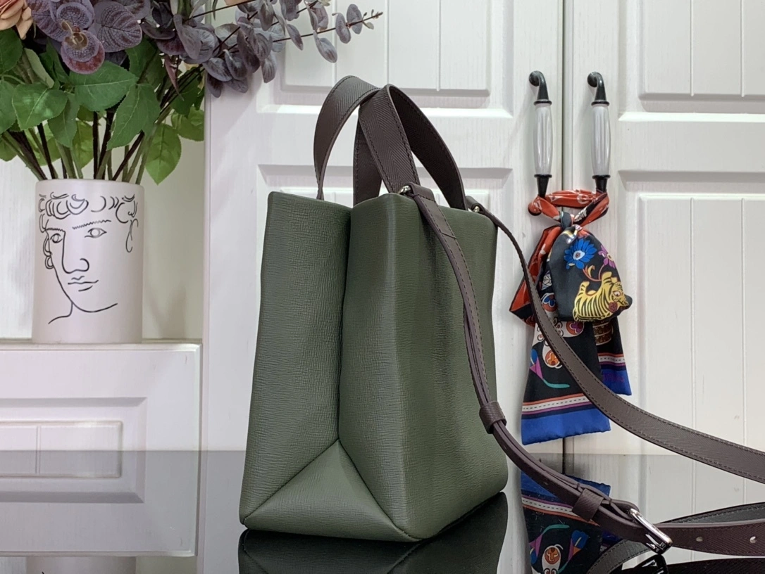 MOMO-- 8V M15238 high quality version Mini Shopper Tote cowhide item:F-B063A1508