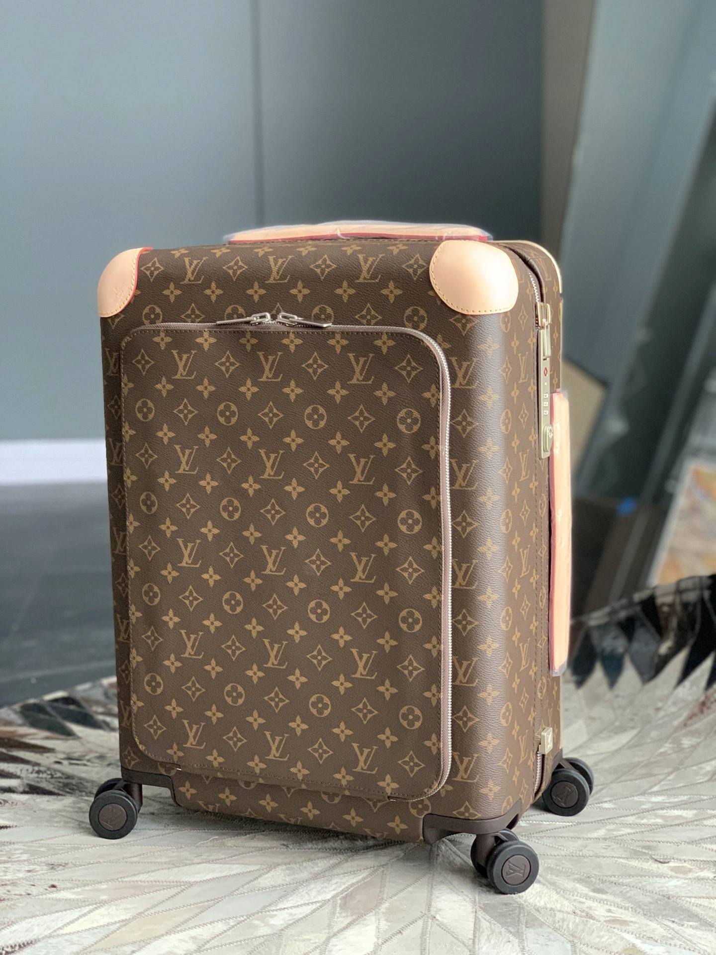 MOMO-- 8V M15249 high quality version item:E-B000J2301H