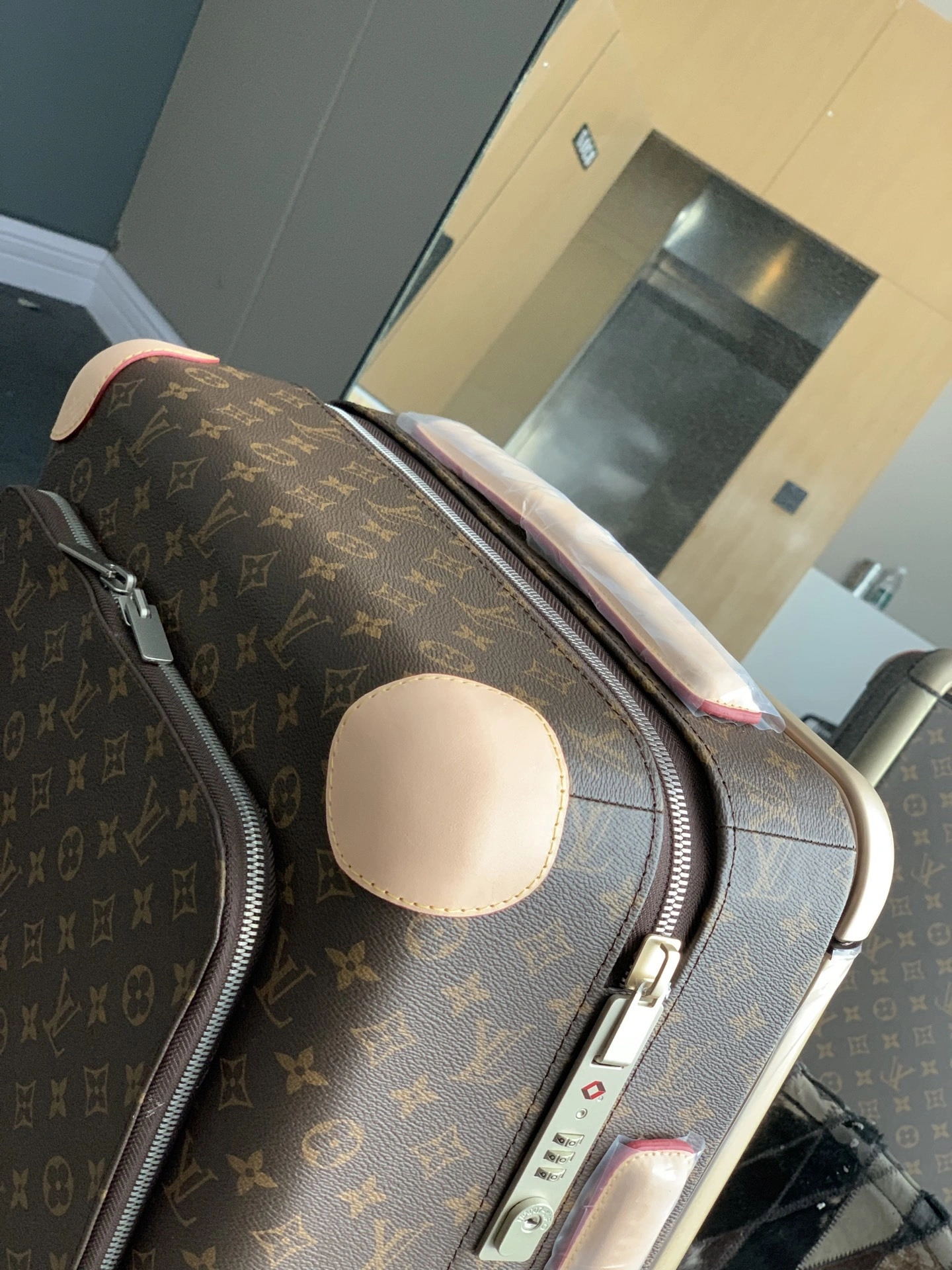 MOMO-- 8V M15249 high quality version item:E-B000J2301H