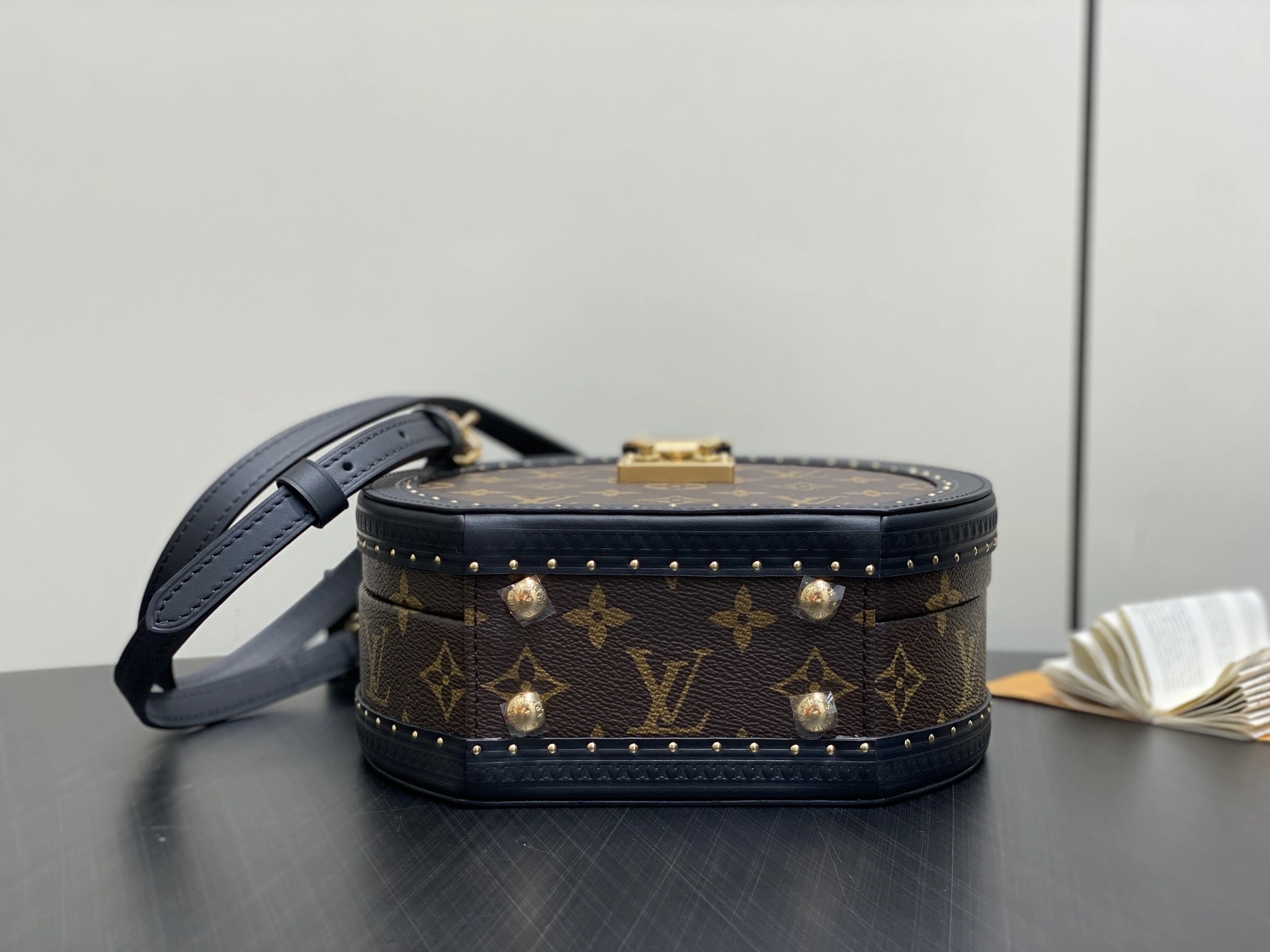 MOMO-- 8V M15293 high quality version Boîte Chapeau cowhide item:E-B000J1814