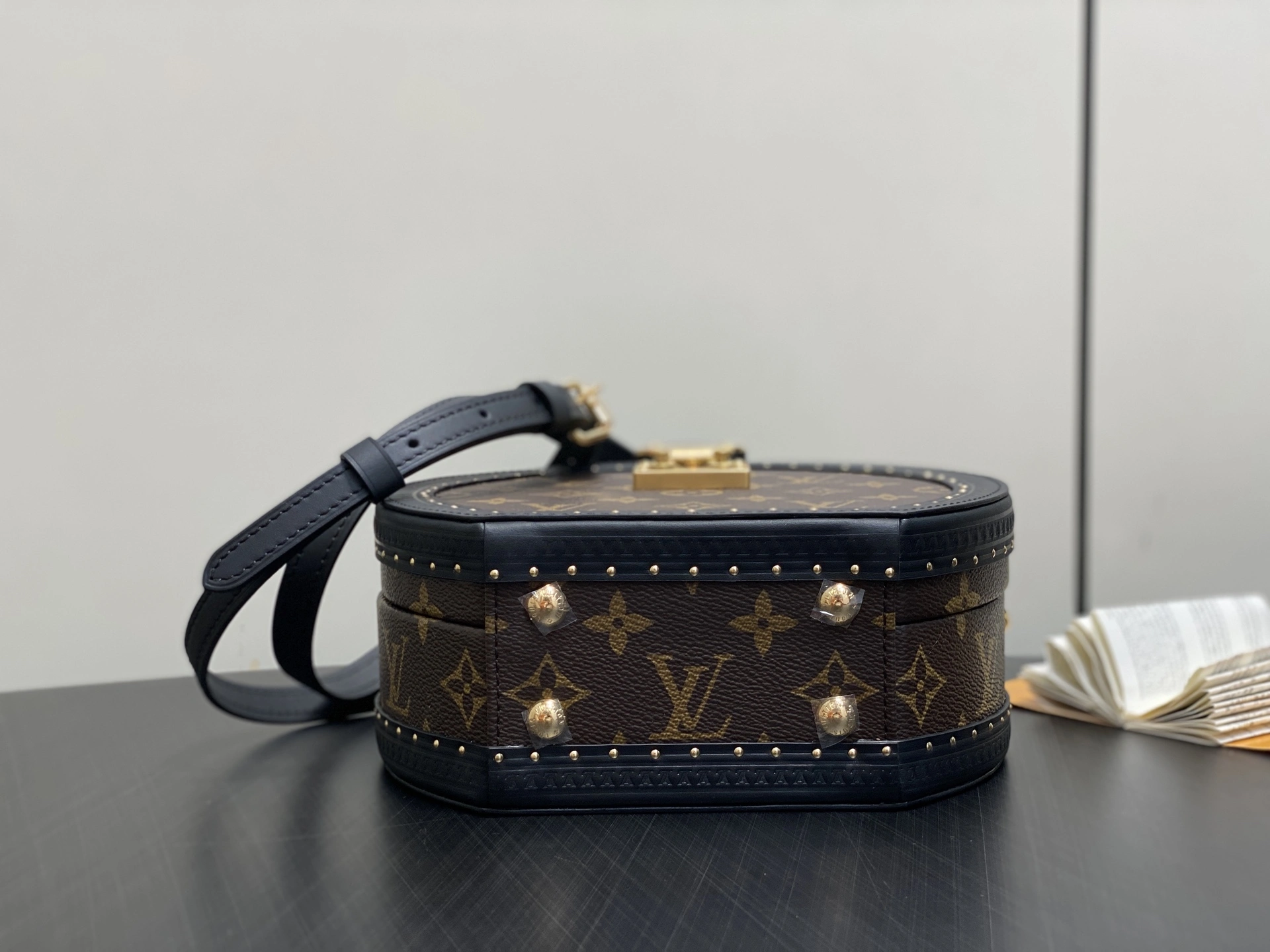 MOMO-- 8V M15293 high quality version Boîte Chapeau cowhide item:E-B000J1814
