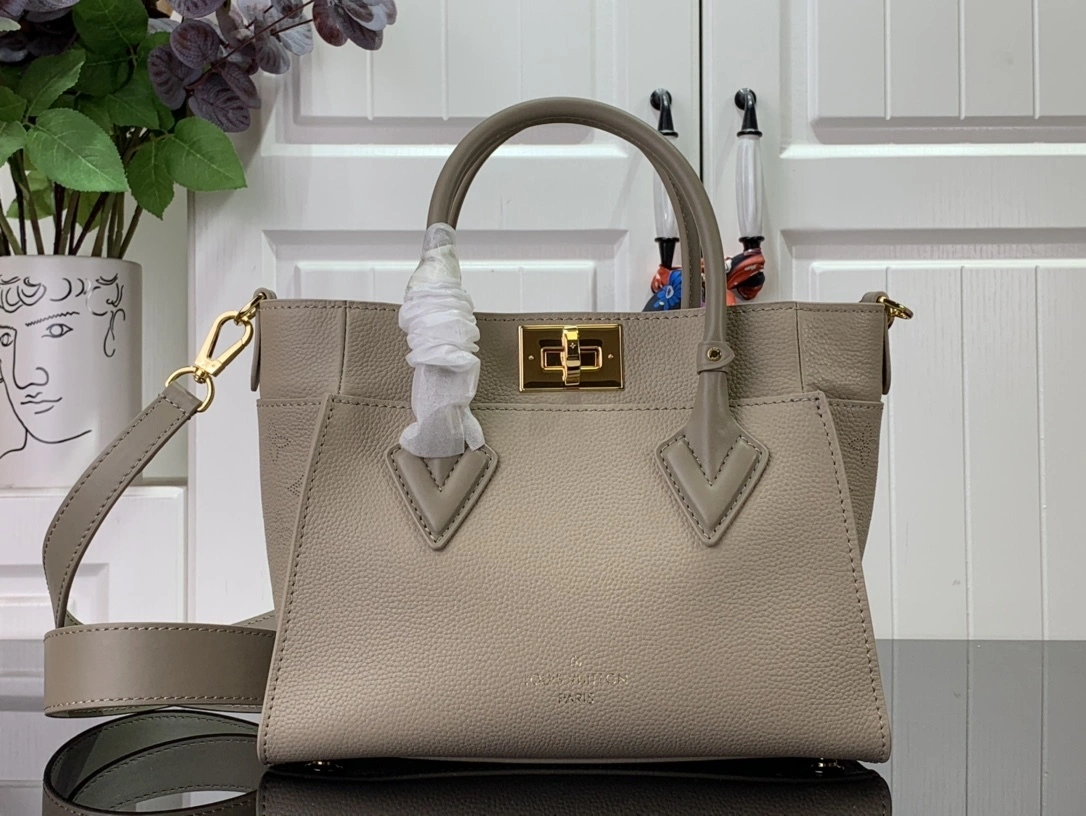 MOMO-- 8V M20600 high quality version On My Side cowhide item:E-B063C0544