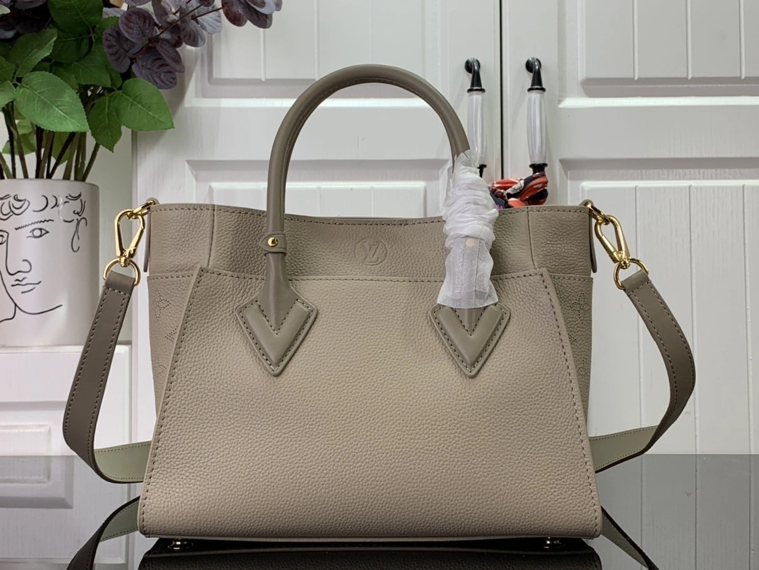 MOMO-- 8V M20600 high quality version On My Side cowhide item:E-B063C0544