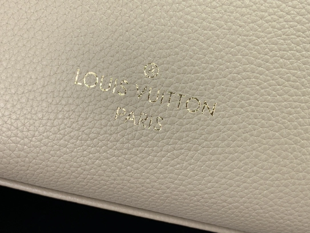 MOMO-- 8V M20600 high quality version On My Side cowhide item:E-B063C0544