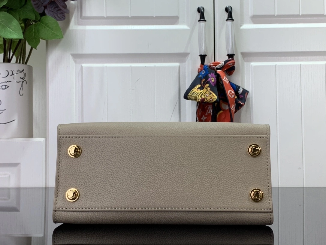 MOMO-- 8V M20600 high quality version On My Side cowhide item:E-B063C0544