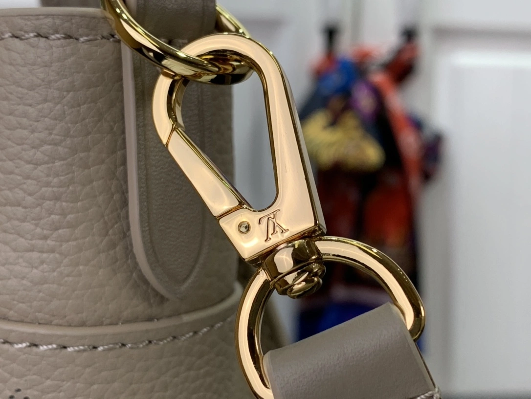 MOMO-- 8V M20600 high quality version On My Side cowhide item:E-B063C0544