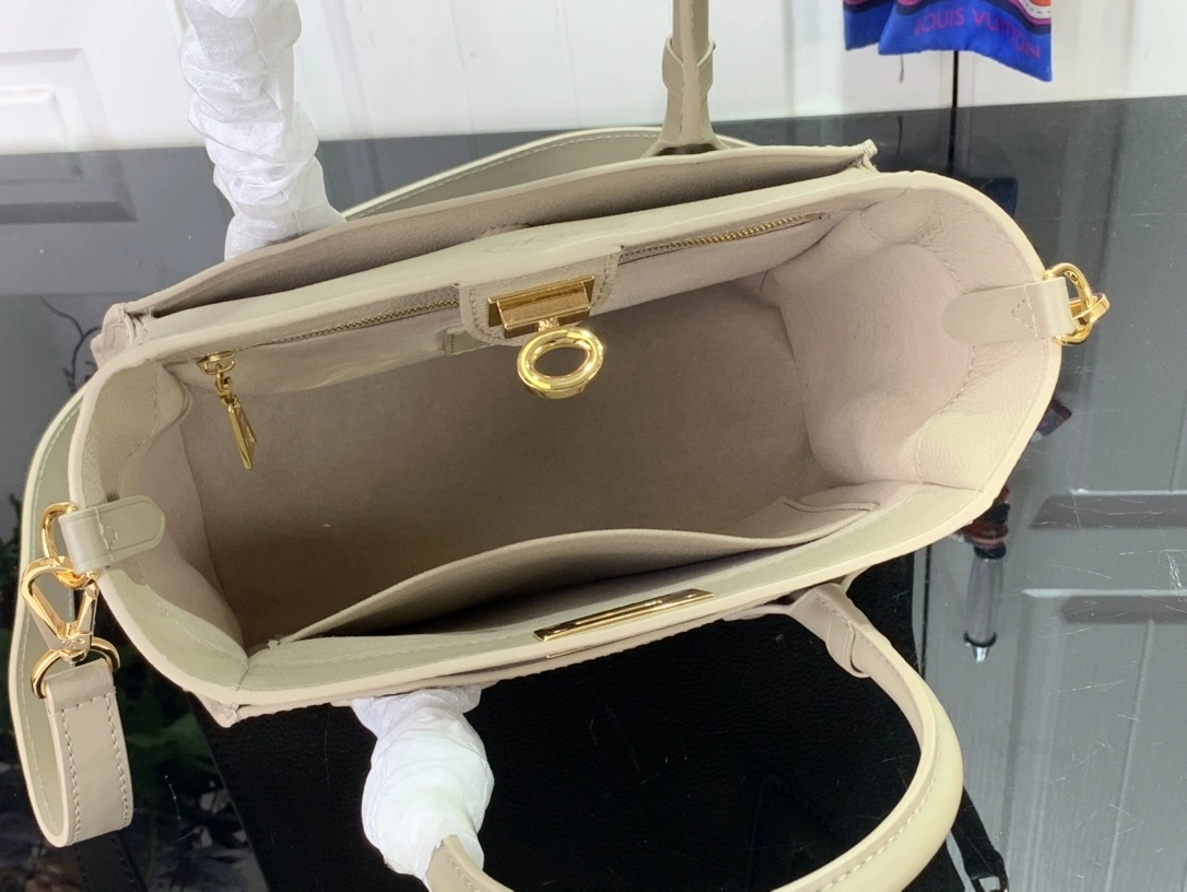 MOMO-- 8V M20600 high quality version On My Side cowhide item:E-B063C0544