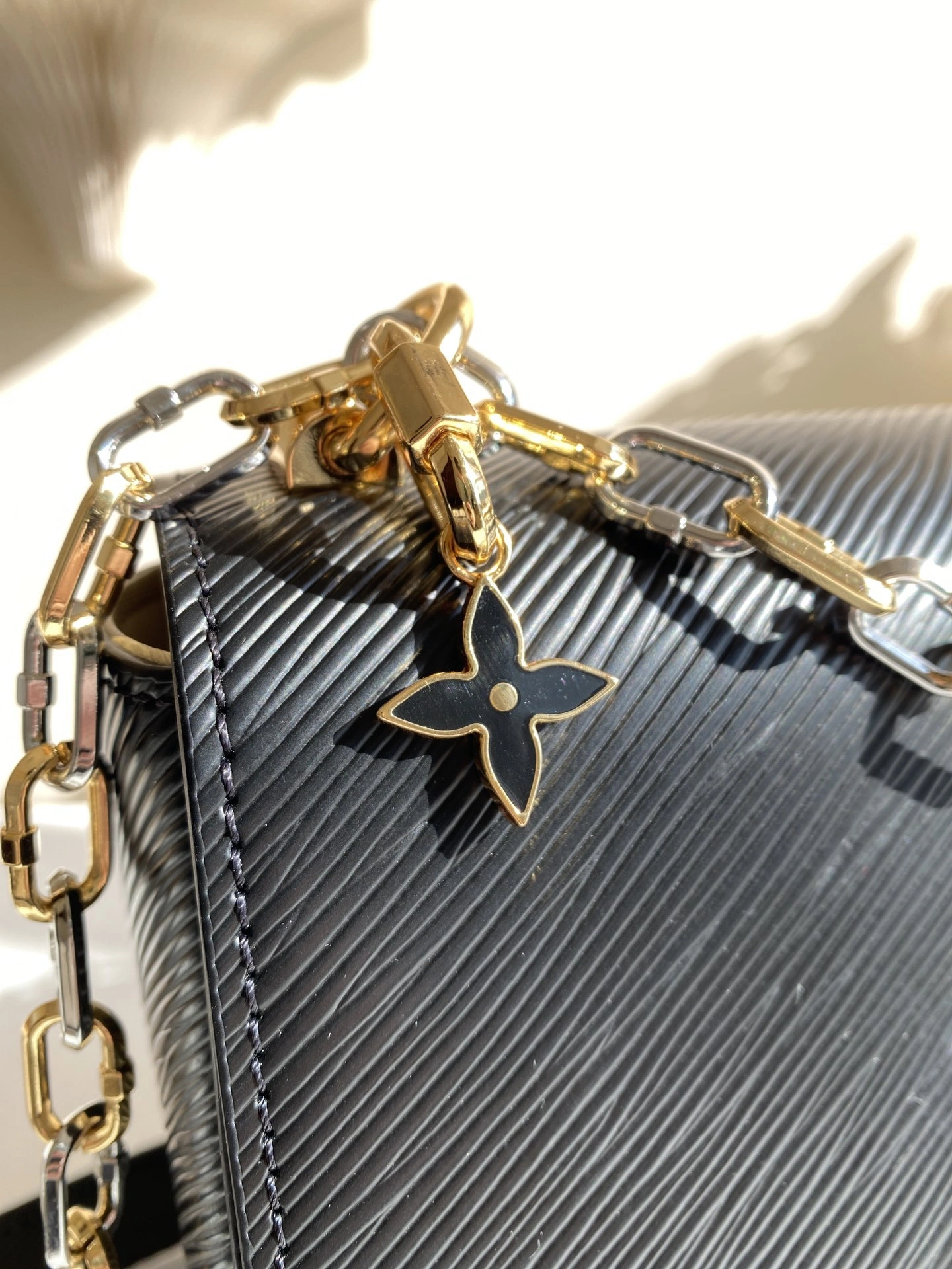 MOMO-- 8V M21025 high quality version Twist cowhide item:E-B000C0522