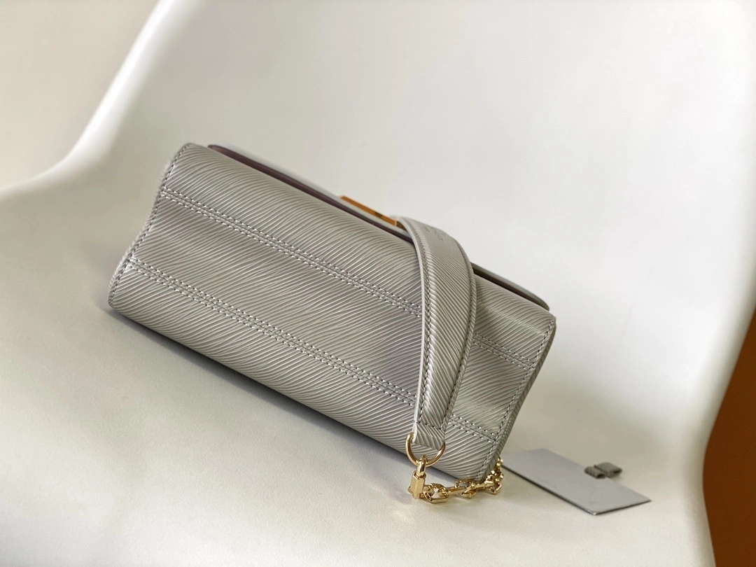 MOMO-- 8V M21026 high quality version Twist cowhide item:E-B000C0516