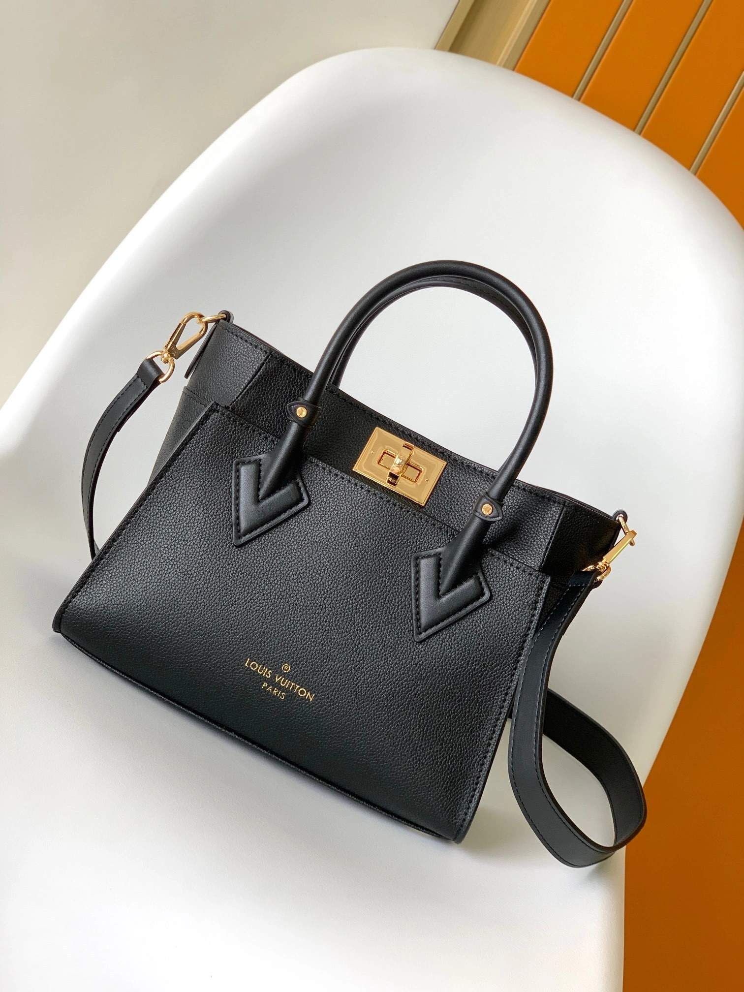 MOMO-- 8V M21546 high quality version On My Side cowhide item:D-B225J0806