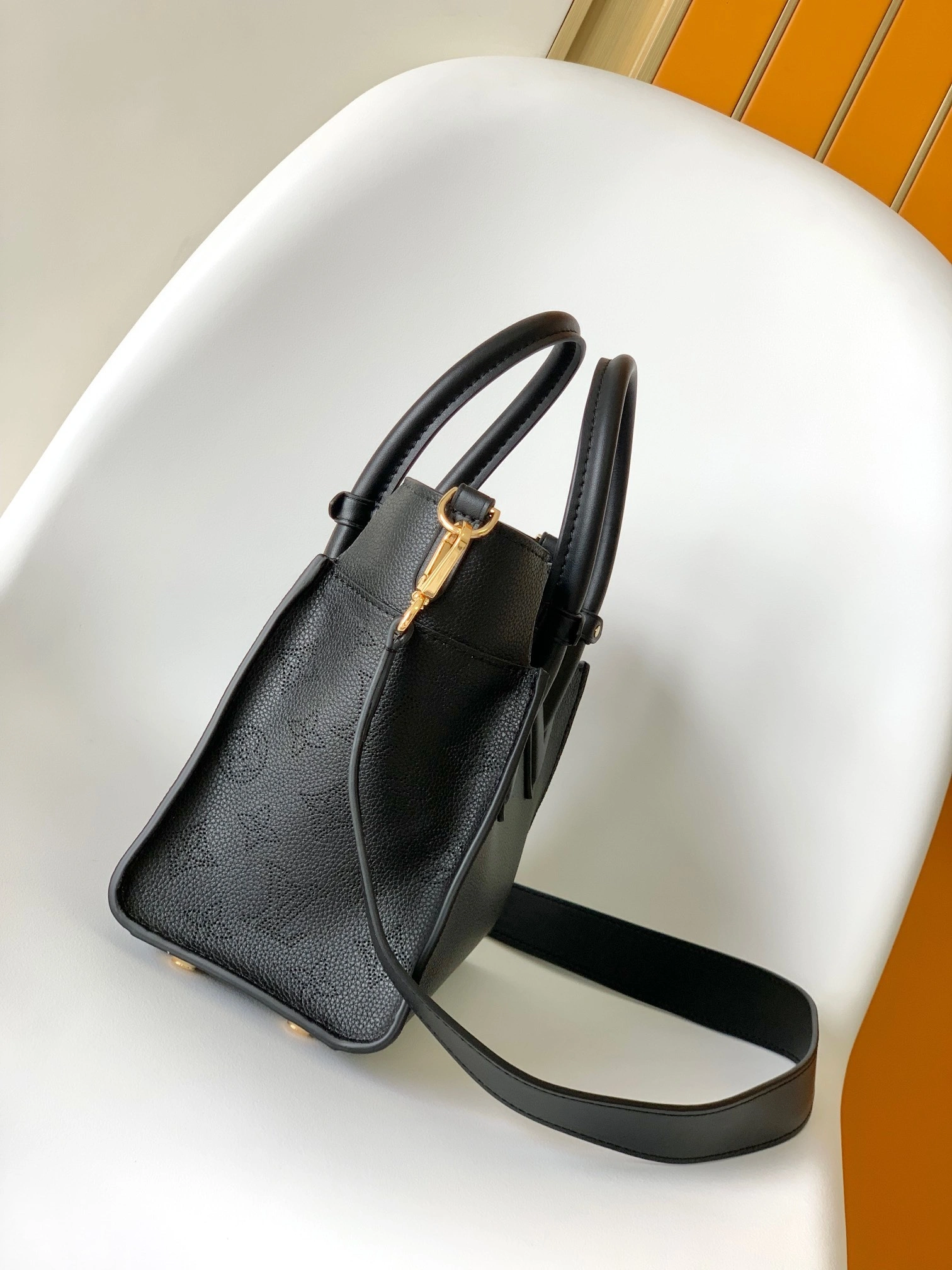 MOMO-- 8V M21546 high quality version On My Side cowhide item:D-B225J0806