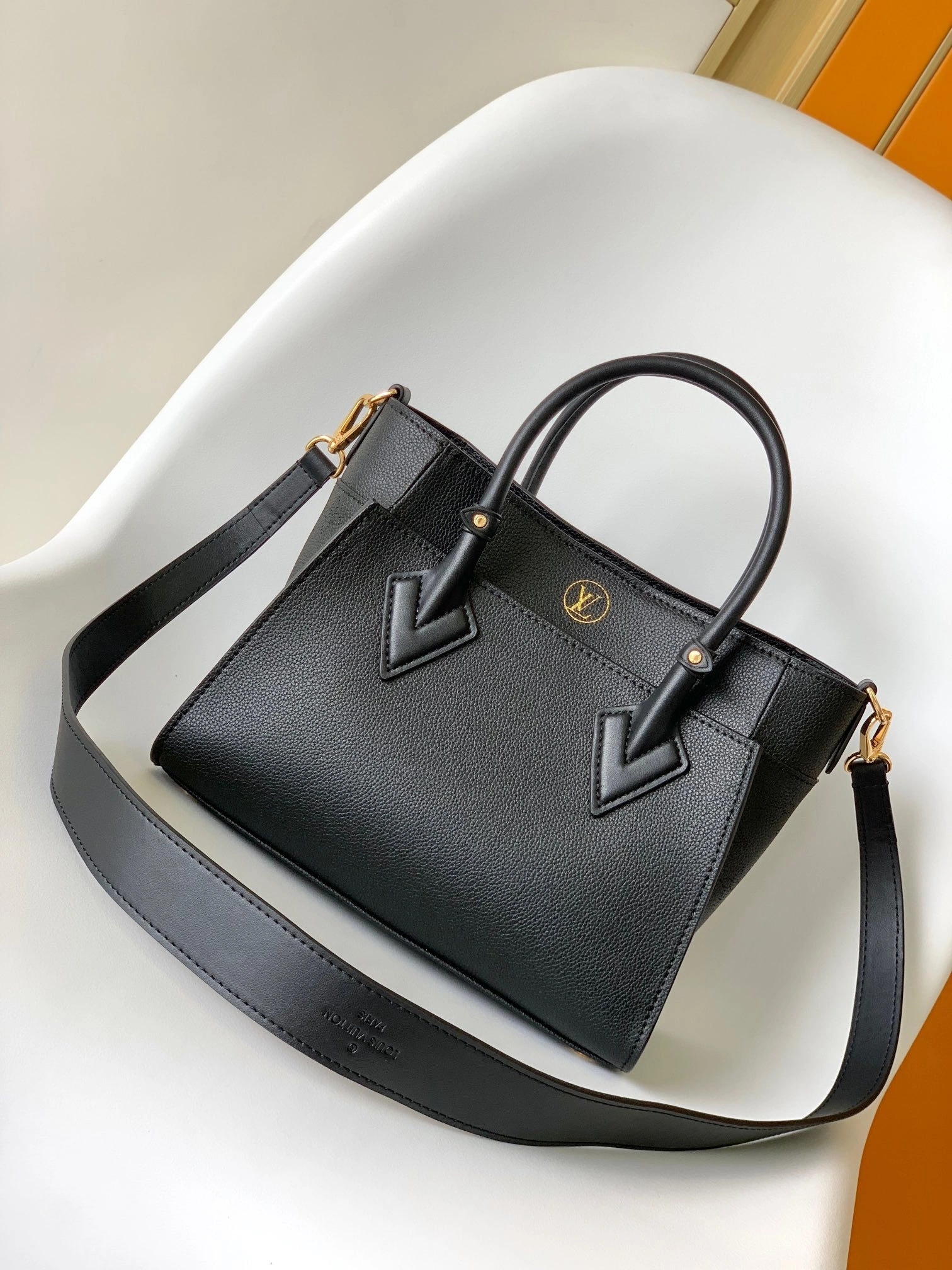 MOMO-- 8V M21546 high quality version On My Side cowhide item:D-B225J0806