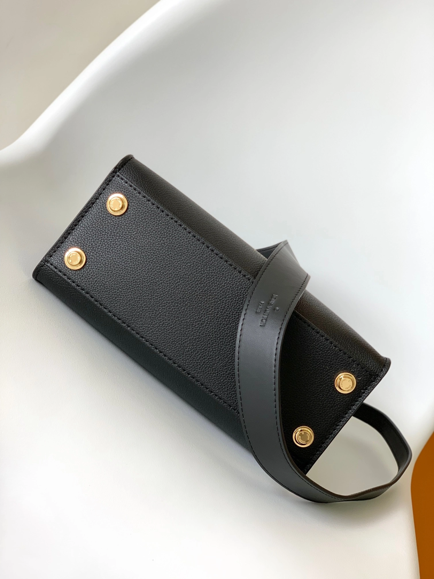 MOMO-- 8V M21546 high quality version On My Side cowhide item:D-B225J0806