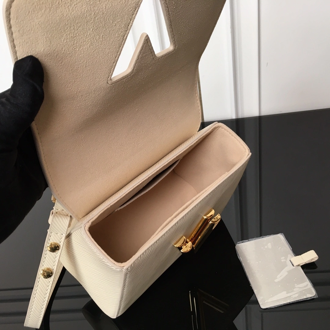 MOMO-- 8V M22373 high quality version Twist cowhide item:E-B000C0517