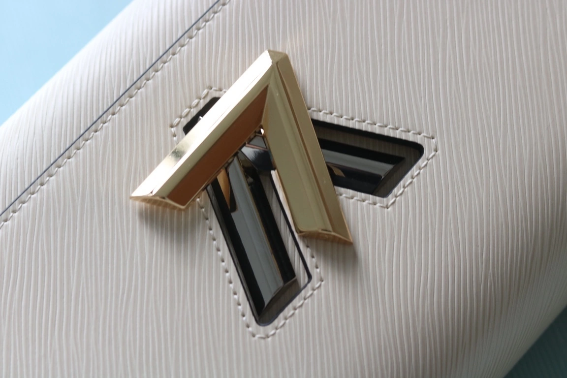 MOMO-- 8V M22774 high quality version Twist cowhide item:E-B000C0511