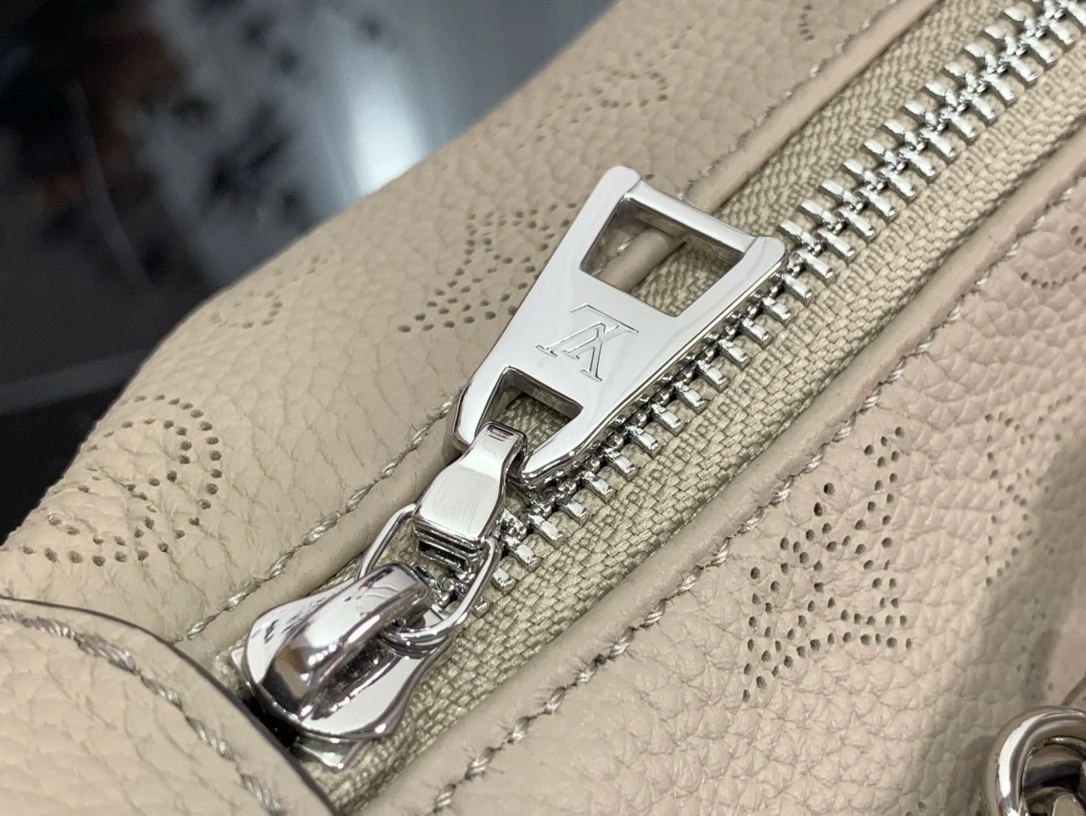MOMO-- 8V M22820 high quality version Baia cowhide Mahina item:E-B063C0215