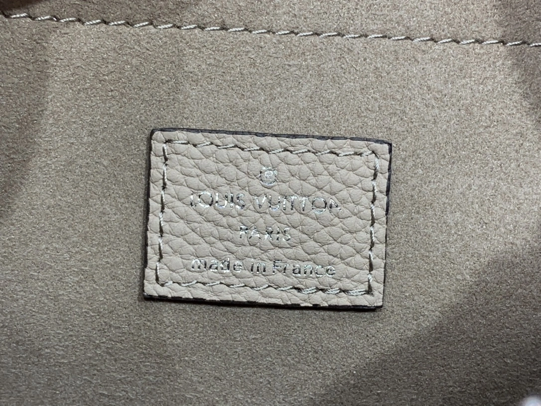 MOMO-- 8V M22820 high quality version Baia cowhide Mahina item:E-B063C0215