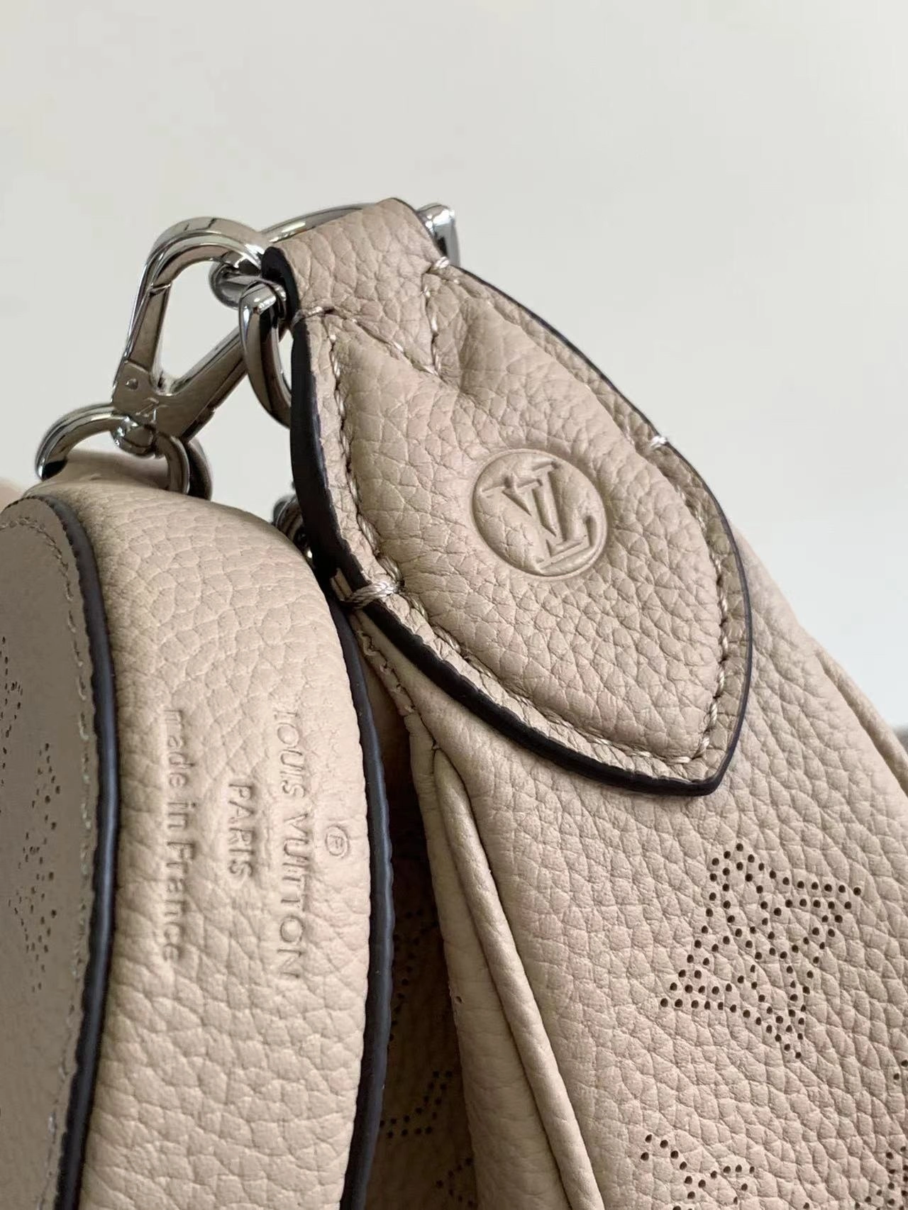 MOMO-- 8V M22823 high quality version Baia cowhide Mahina item:E-B564C0216