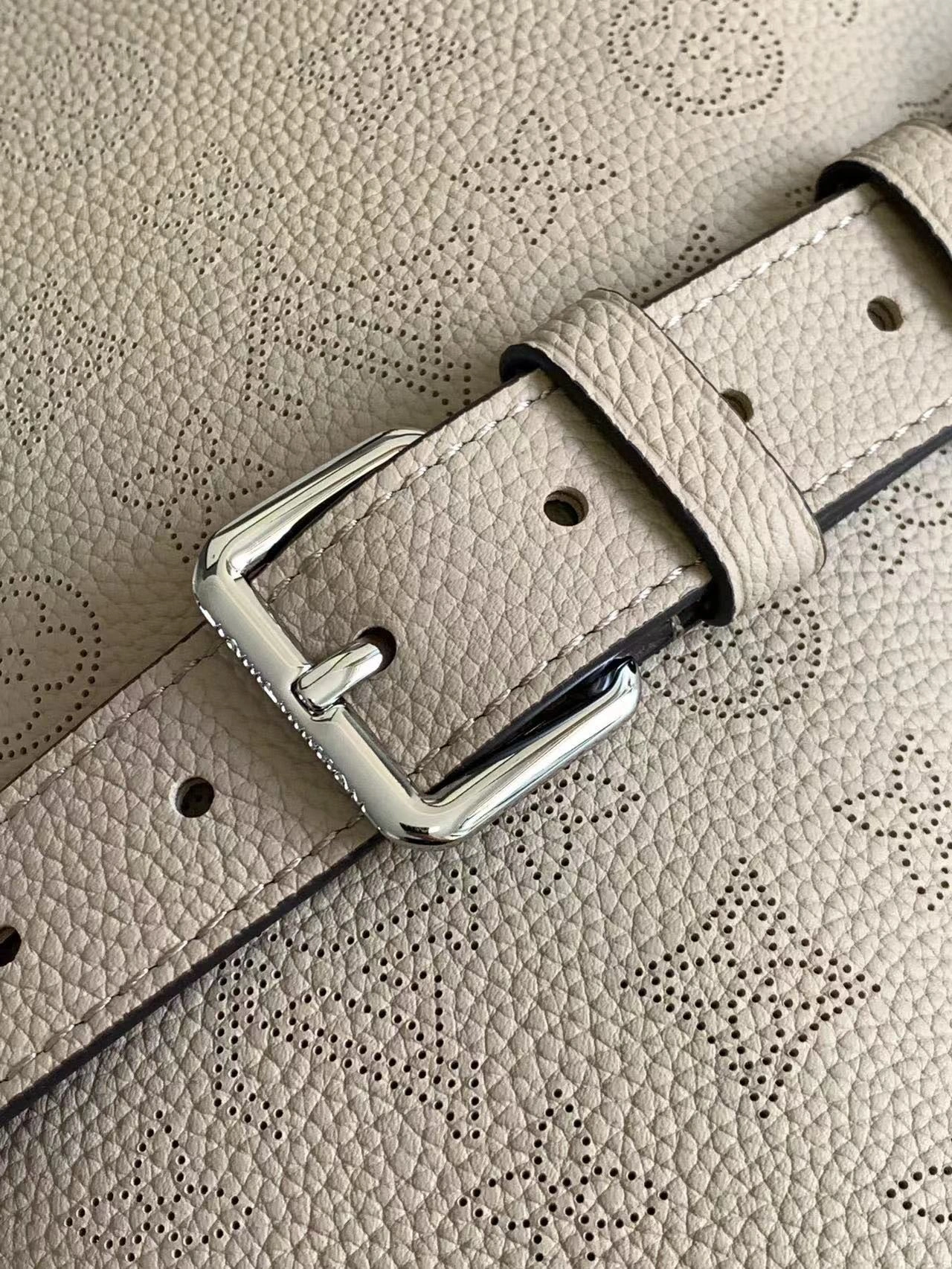 MOMO-- 8V M22823 high quality version Baia cowhide Mahina item:E-B564C0216
