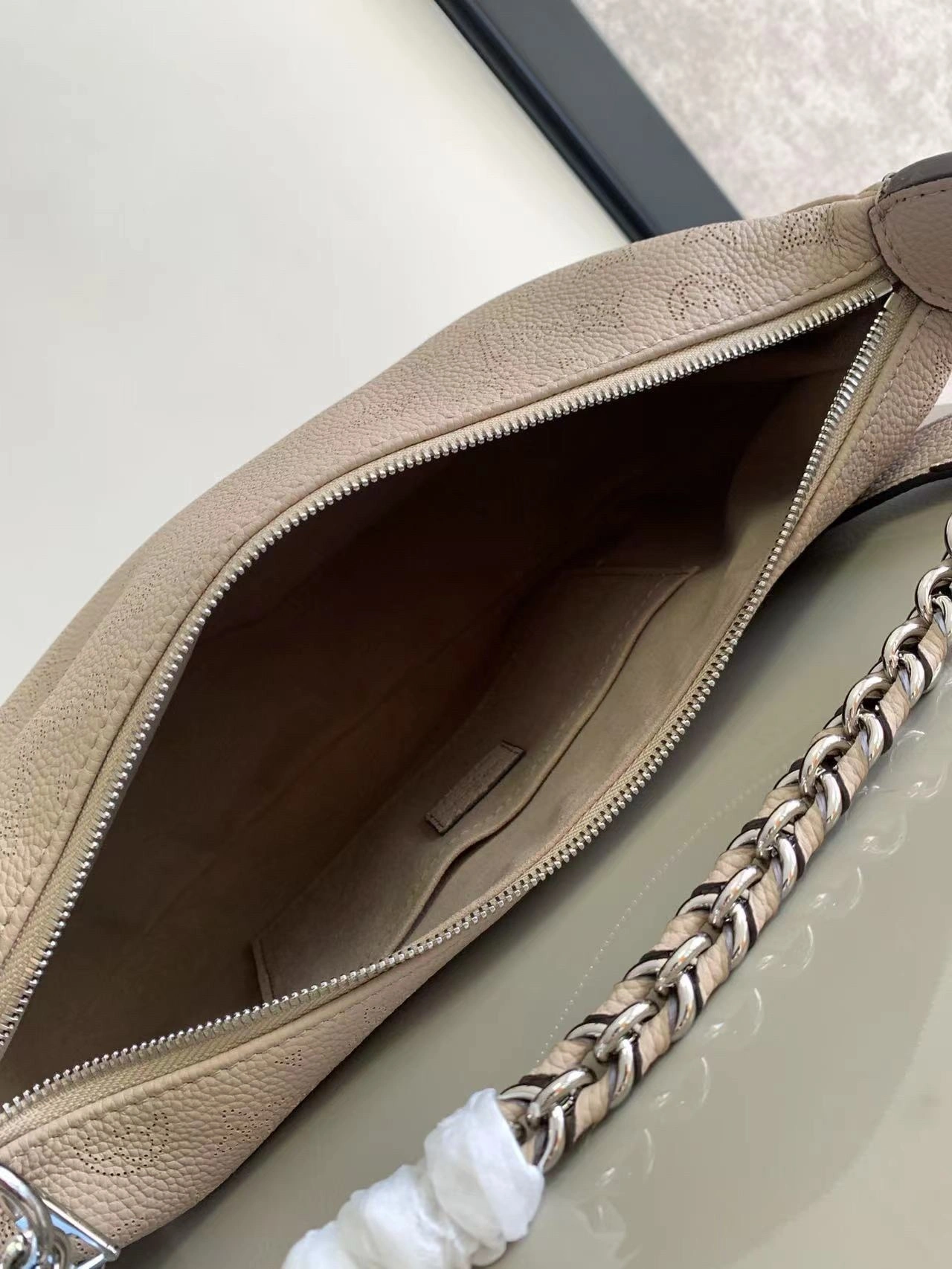 MOMO-- 8V M22823 high quality version Baia cowhide Mahina item:E-B564C0216