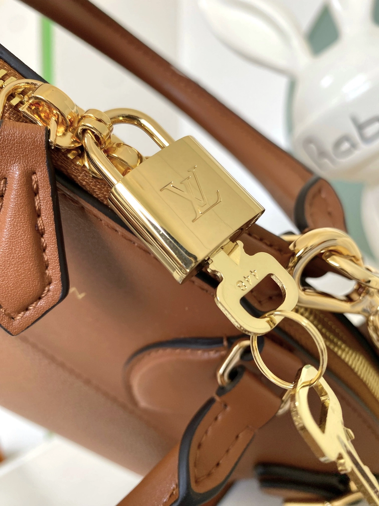 MOMO-- 8V M22925 high quality version Lock It MM Calfskin item:E-B225C0211
