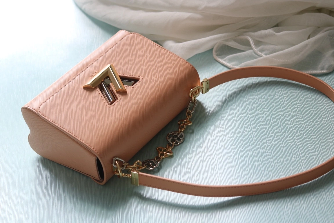 MOMO-- 8V M23074 high quality version Twist cowhide item:E-B000C0512