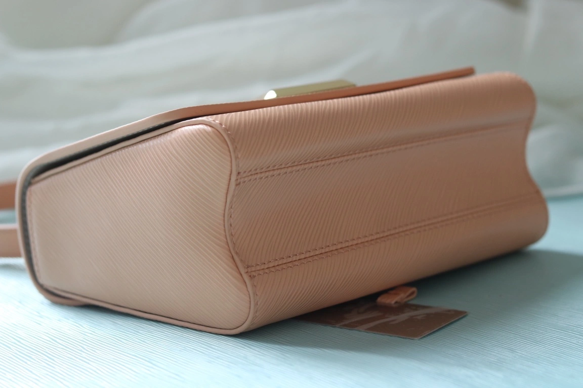 MOMO-- 8V M23074 high quality version Twist cowhide item:E-B000C0512