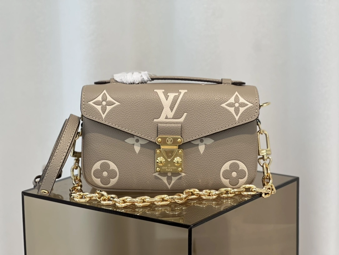 &MOMO-- 8V M23081 high quality version Metis East West item:E-B000C0222