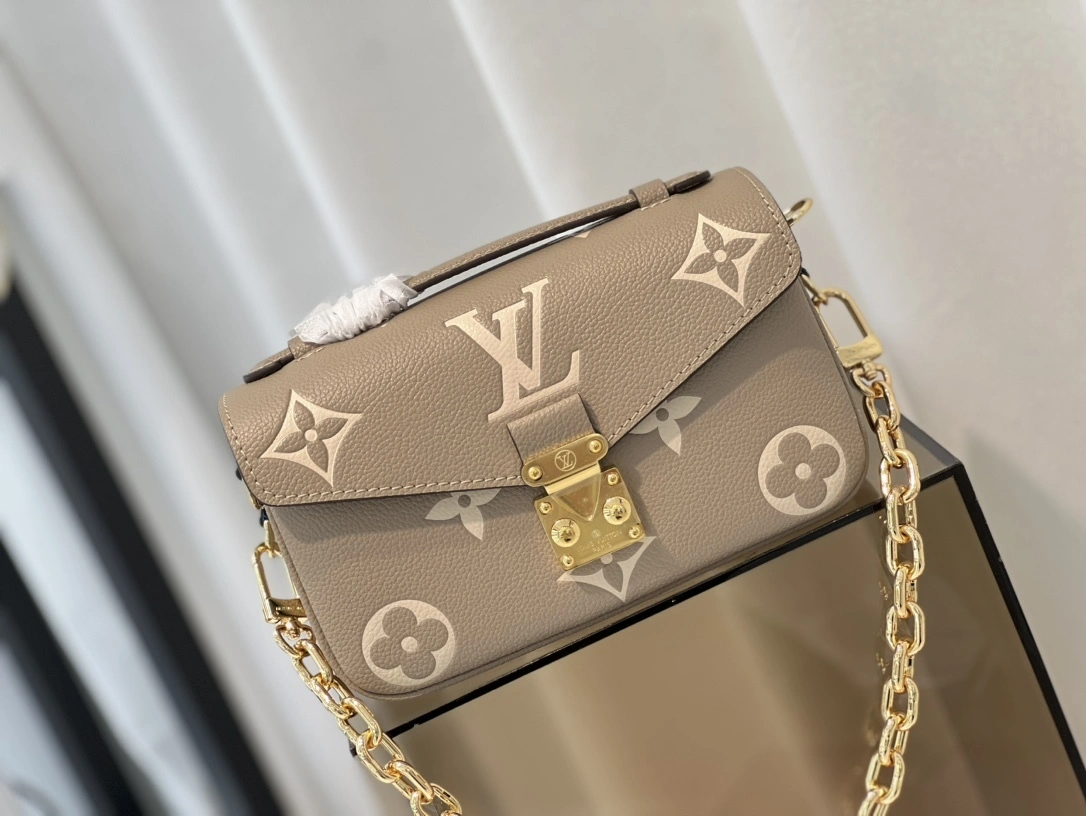 &MOMO-- 8V M23081 high quality version Metis East West item:E-B000C0222