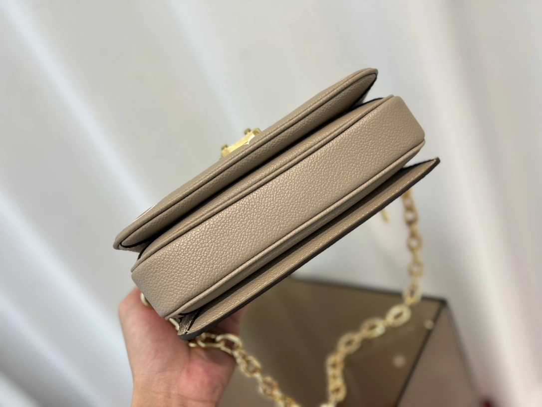 &MOMO-- 8V M23081 high quality version Metis East West item:E-B000C0222