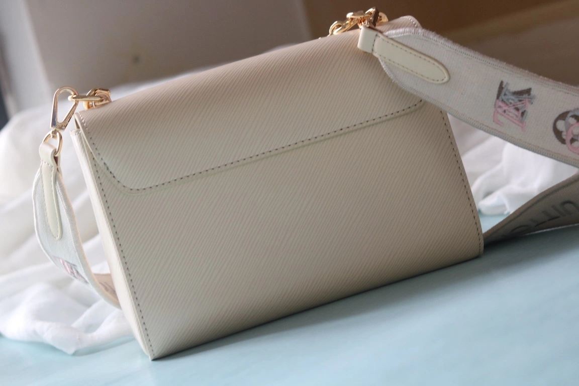 MOMO-- 8V M23390 high quality version Twist cowhide item:E-B118C0514