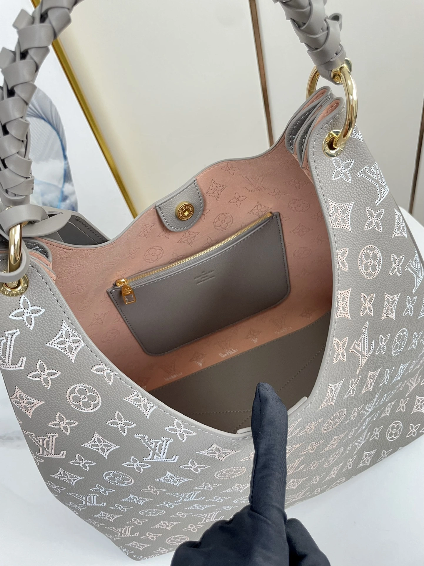 MOMO-- 8V M23396 high quality version TAURILLON item:E-B000C0219