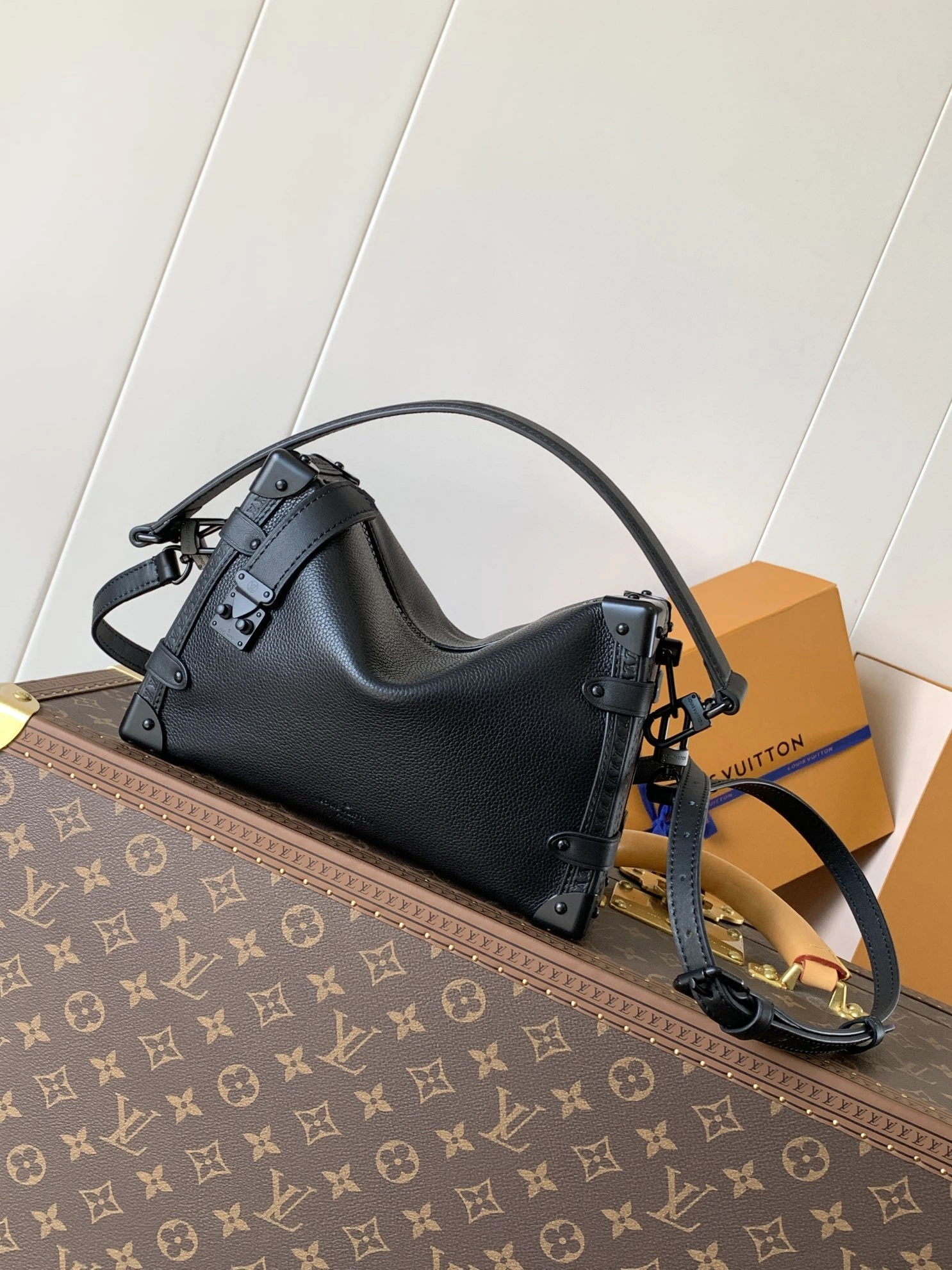 MOMO-- 8V M24309 high quality version Side Trunk cowhide item:E-B330B2130