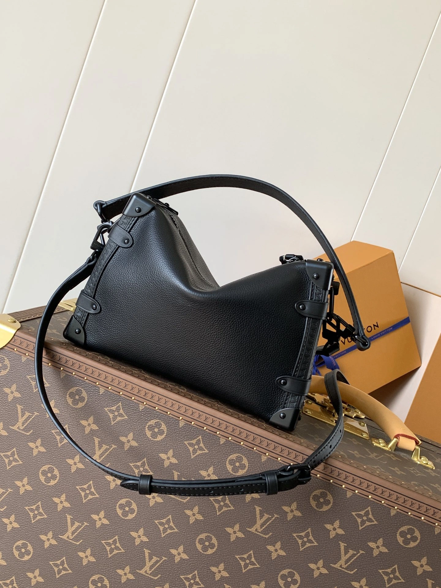 MOMO-- 8V M24309 high quality version Side Trunk cowhide item:E-B330B2130