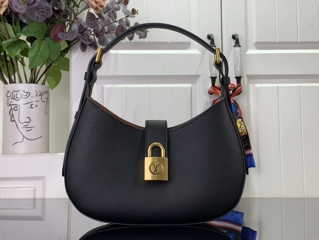 MOMO-- 8V M24611 high quality version Low Key Shoulder cowhide item:E-B063C0580