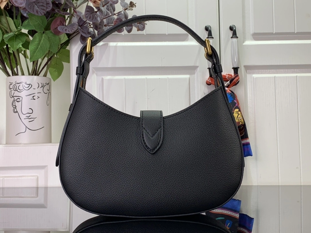 MOMO-- 8V M24611 high quality version Low Key Shoulder cowhide item:E-B063C0580