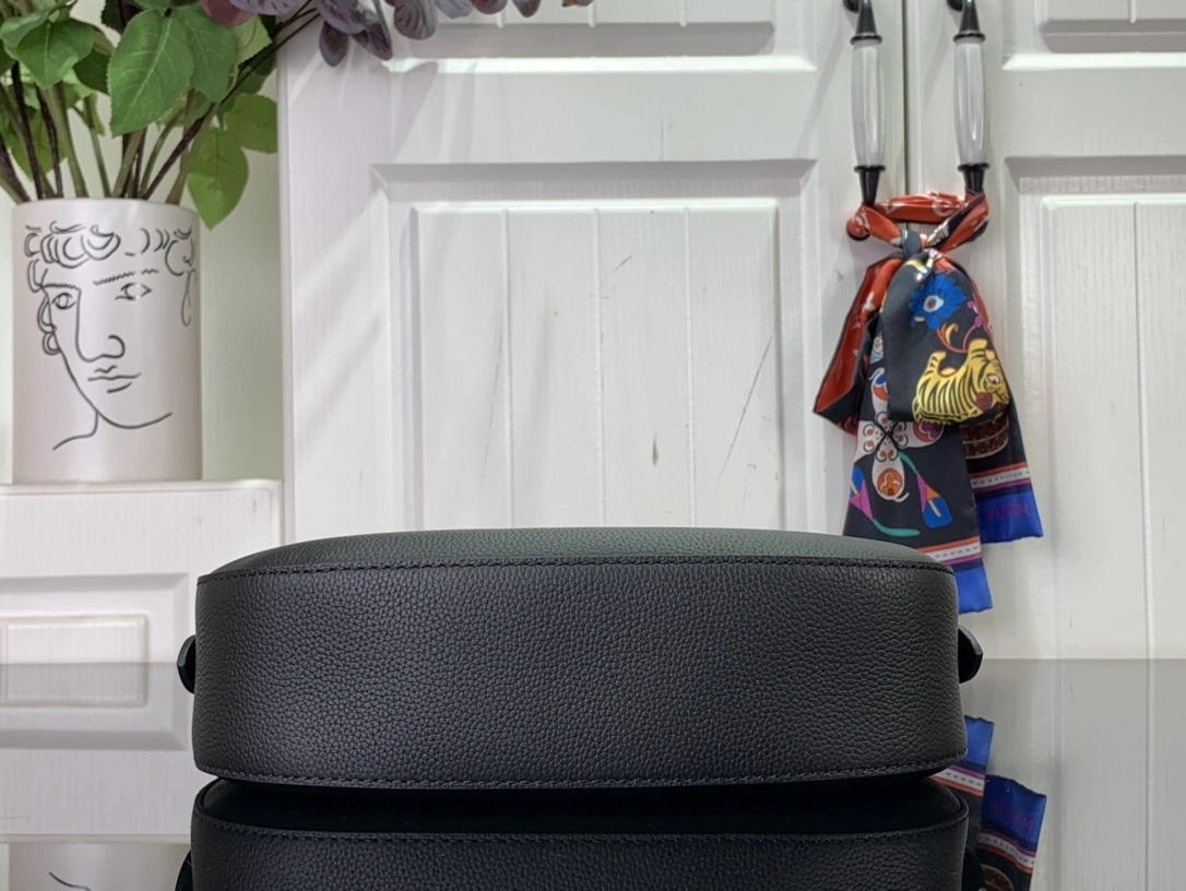 MOMO-- 8V M24611 high quality version Low Key Shoulder cowhide item:E-B063C0580